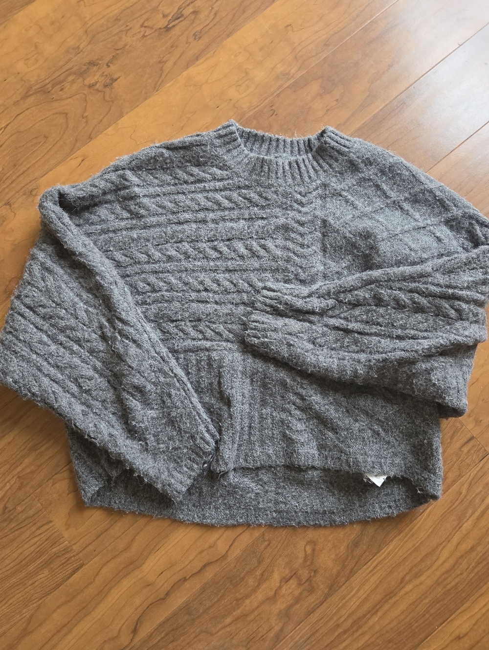 Abercrombie & Fitch Gray Cable Crewneck Sweater